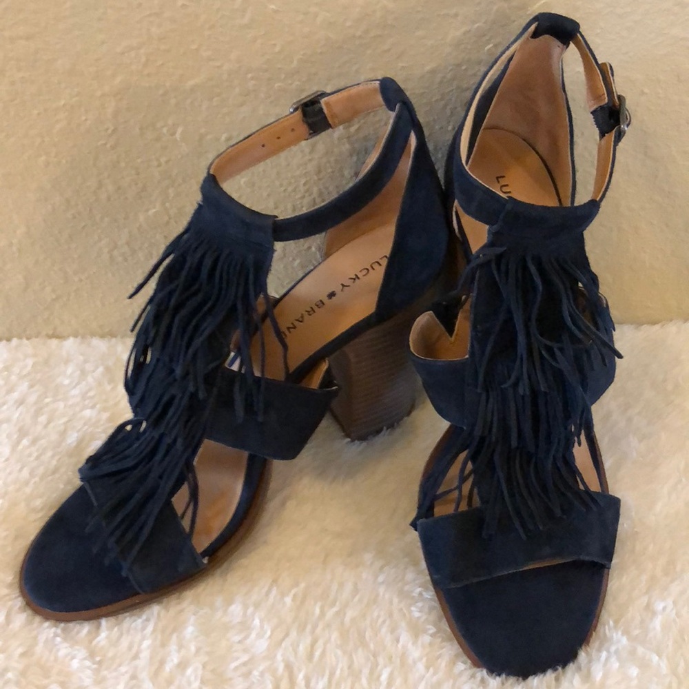 Lucky brand block heels suede sandal w/navy fringe